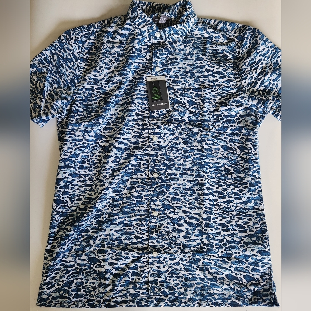 NWT Van Heusen Regular Fit Men's Size Medium Short Sleeve Shirt